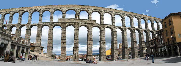 segovia-suidoukyou-panorama.jpg